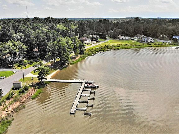 4th image of 228 Sandy Beach Dr