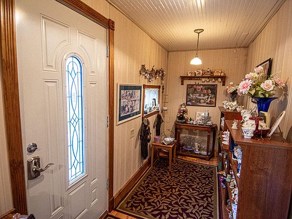 5th image of 202 Melgaard St