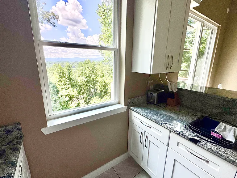 27 Westwood Dr — Photo 2