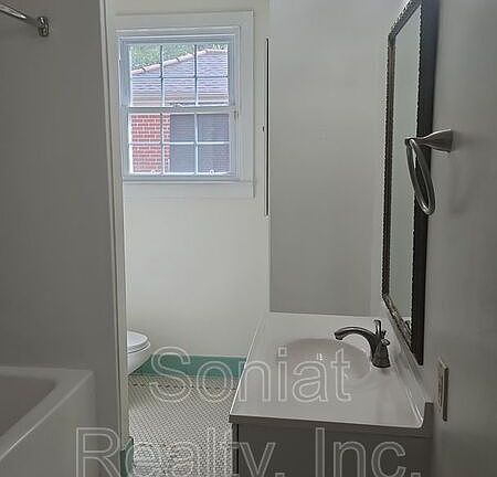 5th image of 4427 Ware Ave
