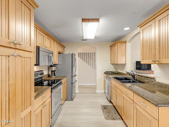 3rd image of 337 Windhaven Ln