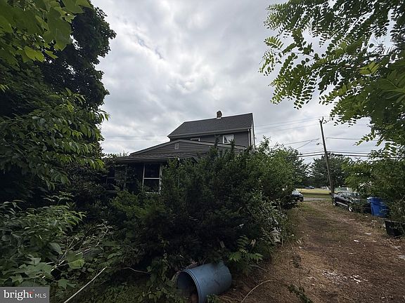 2nd image of 677 Monmouth Rd