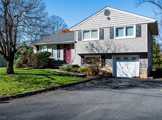34 Sanford Dr, Randolph, NJ 07869