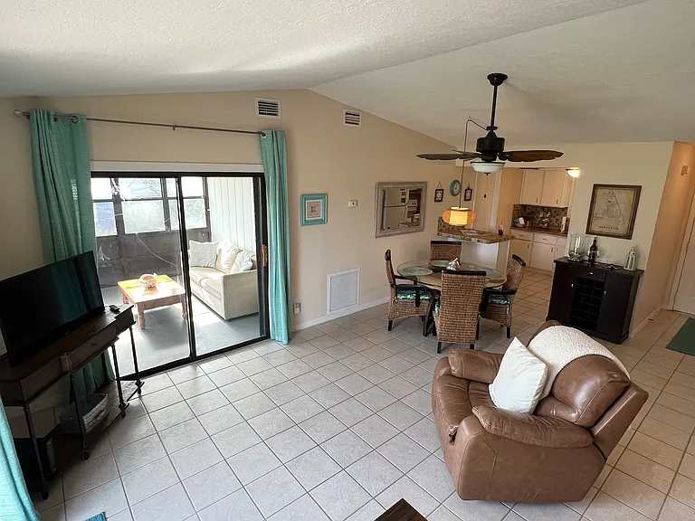 1062 Barber St — Photo 13