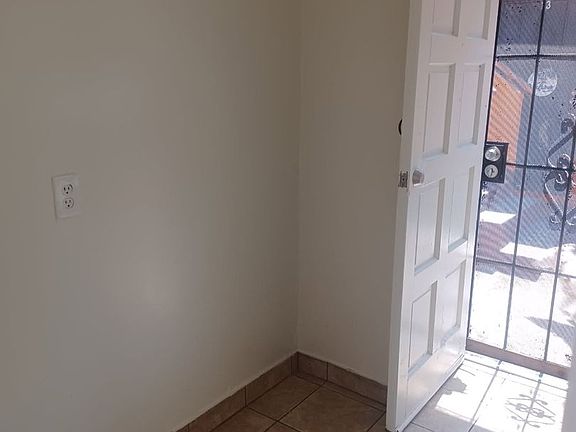 4th image of 8018 8026 3/4 Garfield Ave #9
