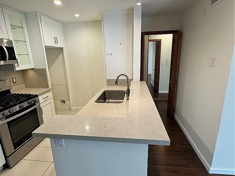 365 Burchett St #110 — Photo 5