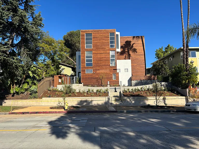 3343 Rowena Ave — Photo 3