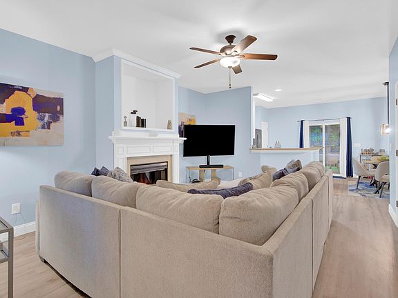 5th image of 8442 Summerglen Cres