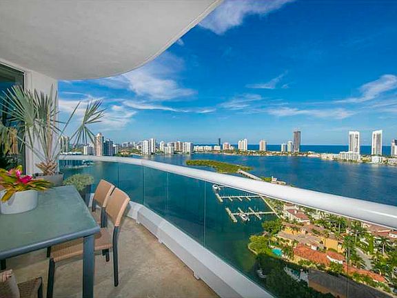 BELLA MARE DOUBLE UNIT RESIDENCE IN THE SKY