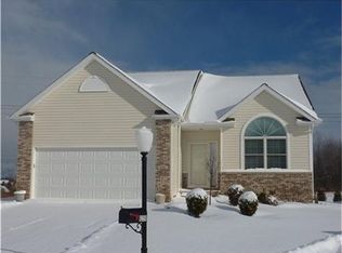 6250 Meadowland Cir, Erie, PA 16509