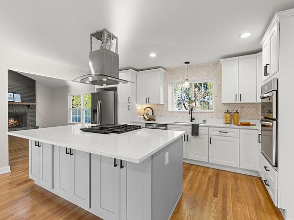 5th image of 881 Marston Ct