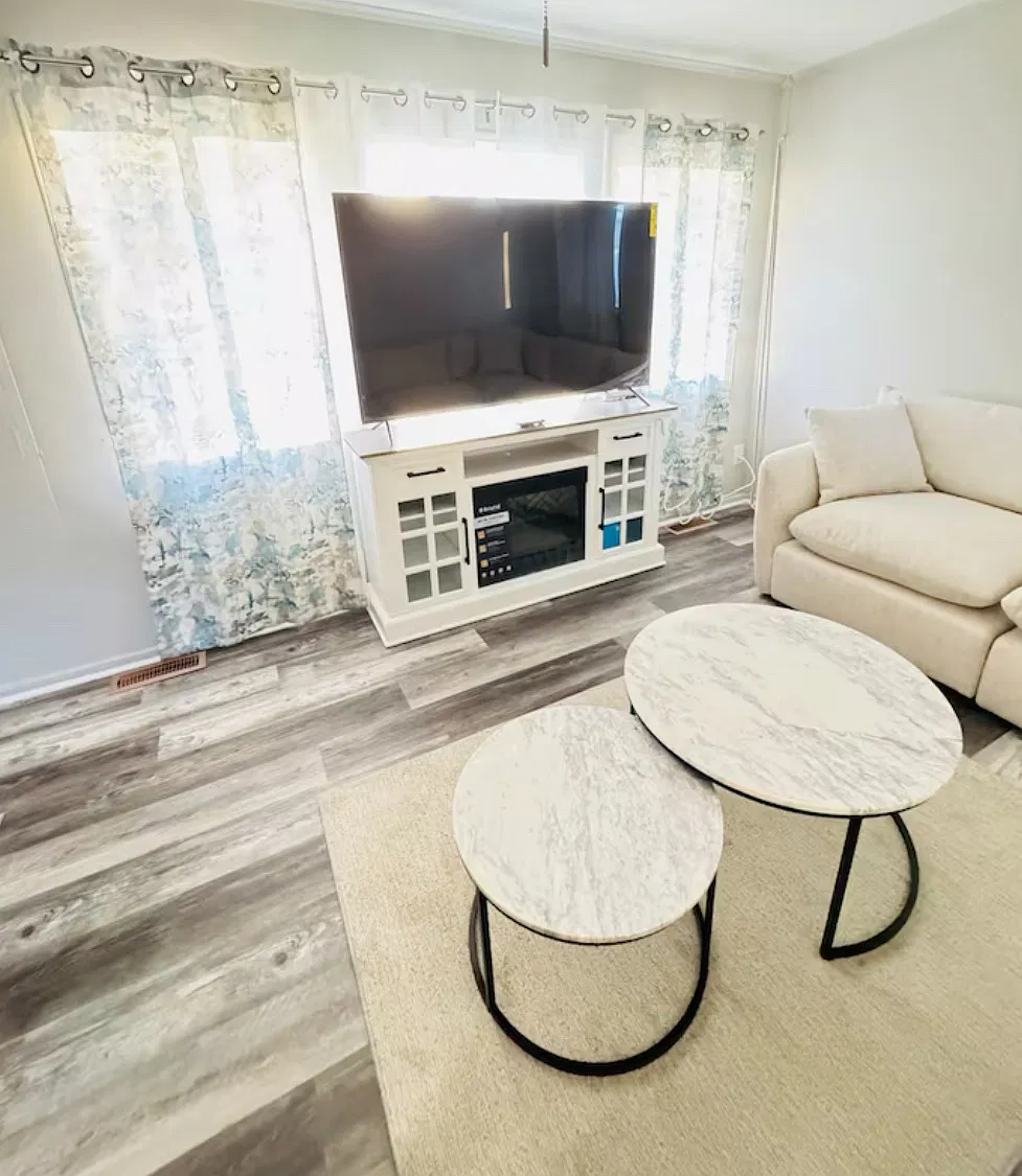 4260 Thompson Dr — Photo 2