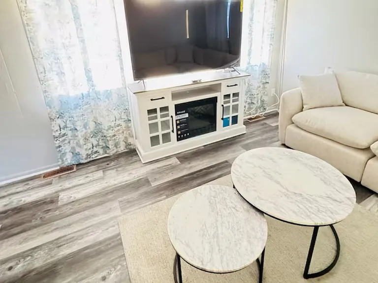 4260 Thompson Dr — Photo 2