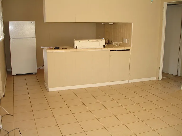 955 Violet St — Photo 7