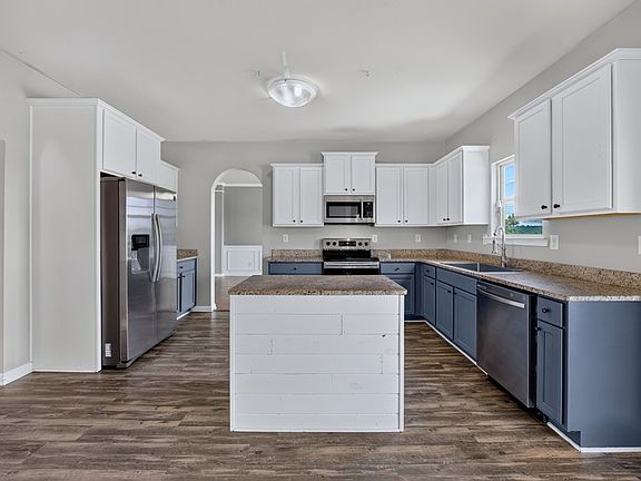 4th image of 25 Red Maple Dr