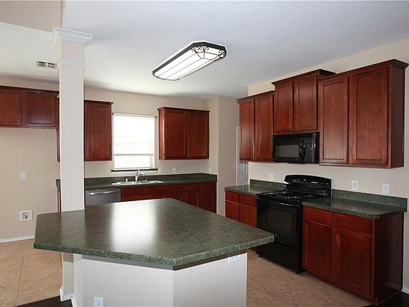 4th image of 1025 Grimes Dr