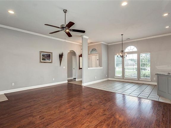 3rd image of 211 S Sundown Dr