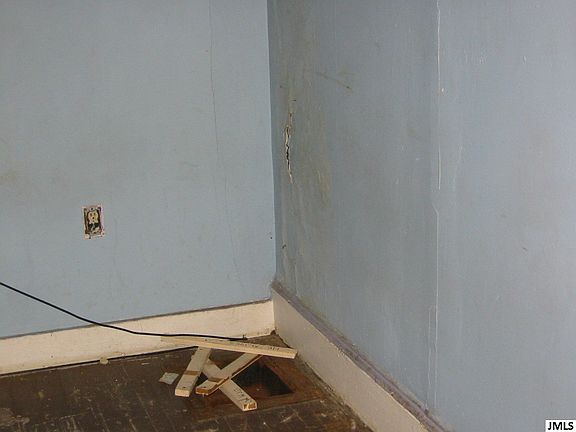 5th image of 230 W Wilkins St