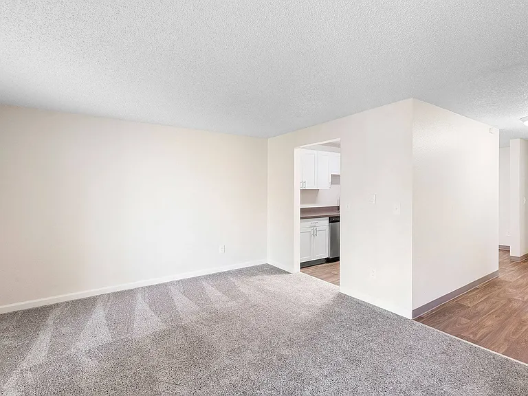 Meridian West Apartments — Photo 11