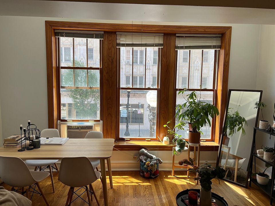 1st image of 1042 W Bryn Mawr Ave #2