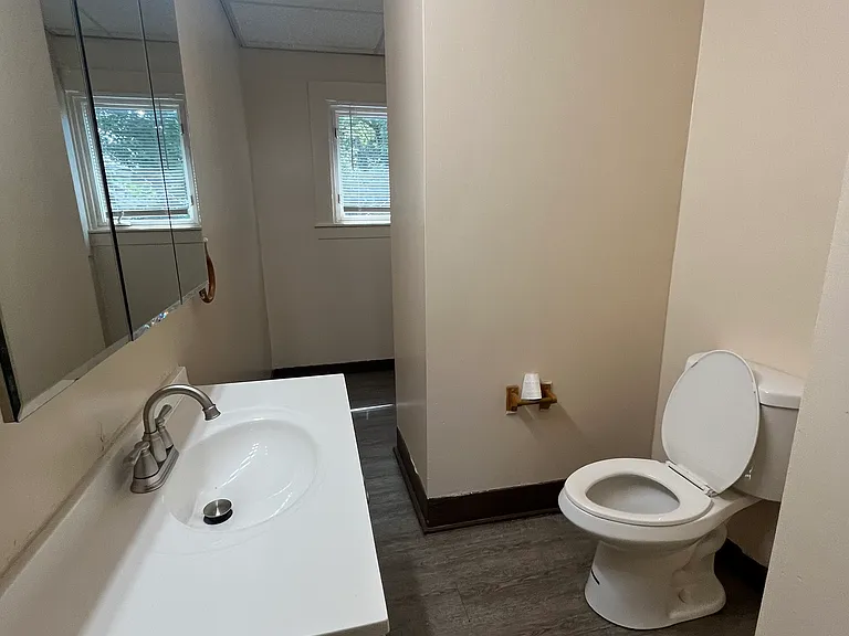 109 1/2 Riverside Dr #109-1.2 — Photo 6