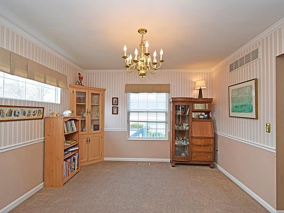 4th image of 905 Anderson Hills Dr