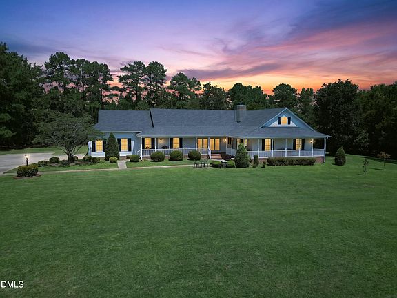 3rd image of 606 Country Ln