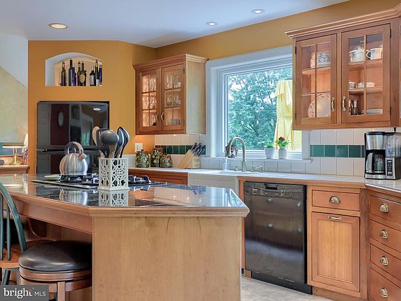 4th image of 2813 Spring Valley Rd