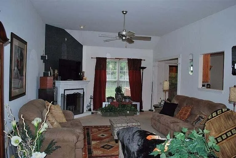 581 Forest Hill Dr — Photo 2