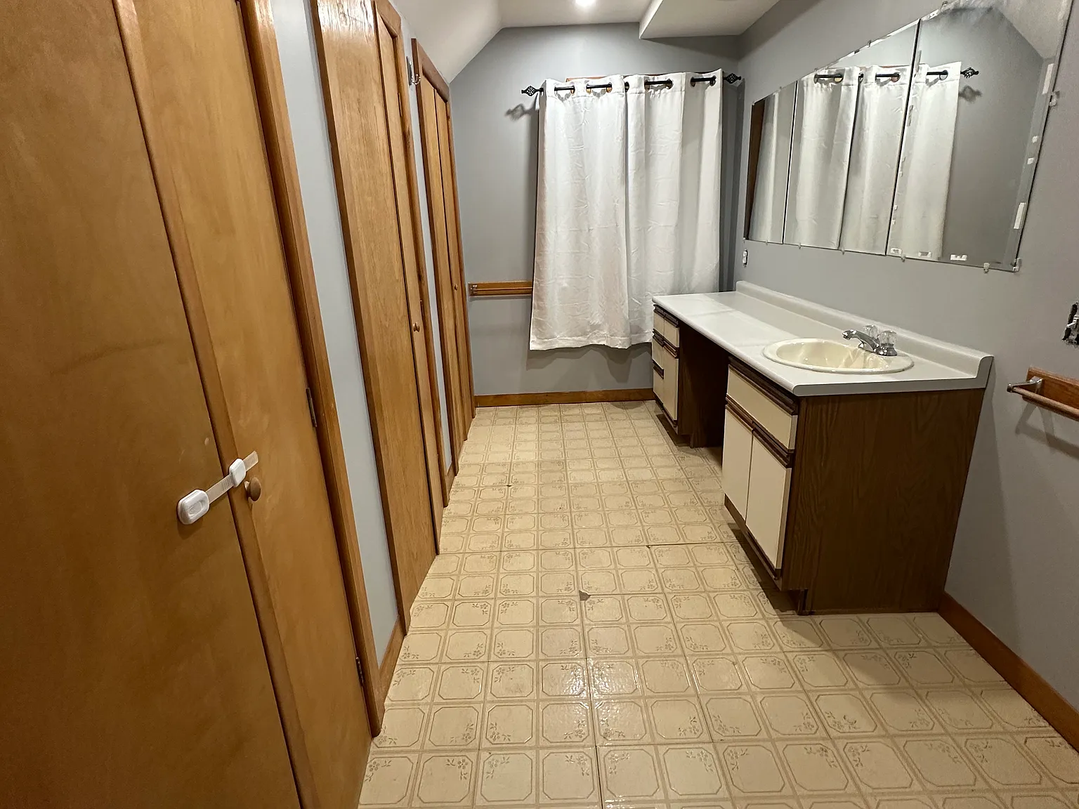 4 bed, 1.5 bath, 2000 sqft, $2,900 — Photo 3
