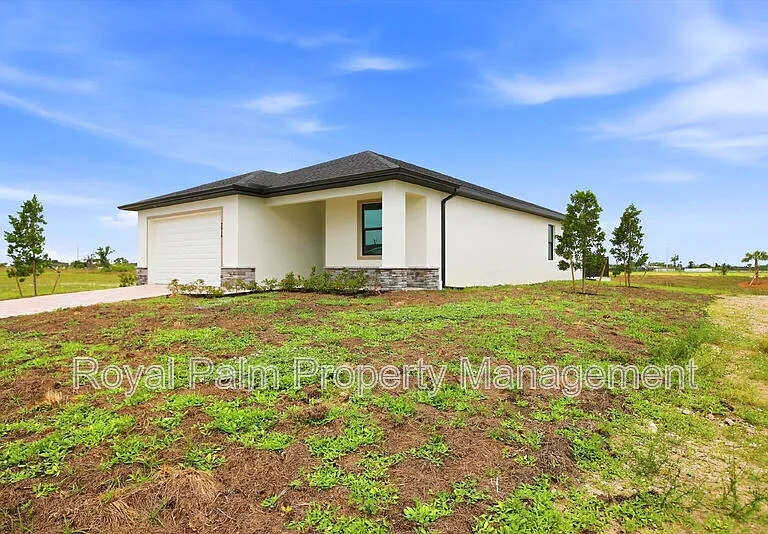2616 NW 9th Ave — Photo 4