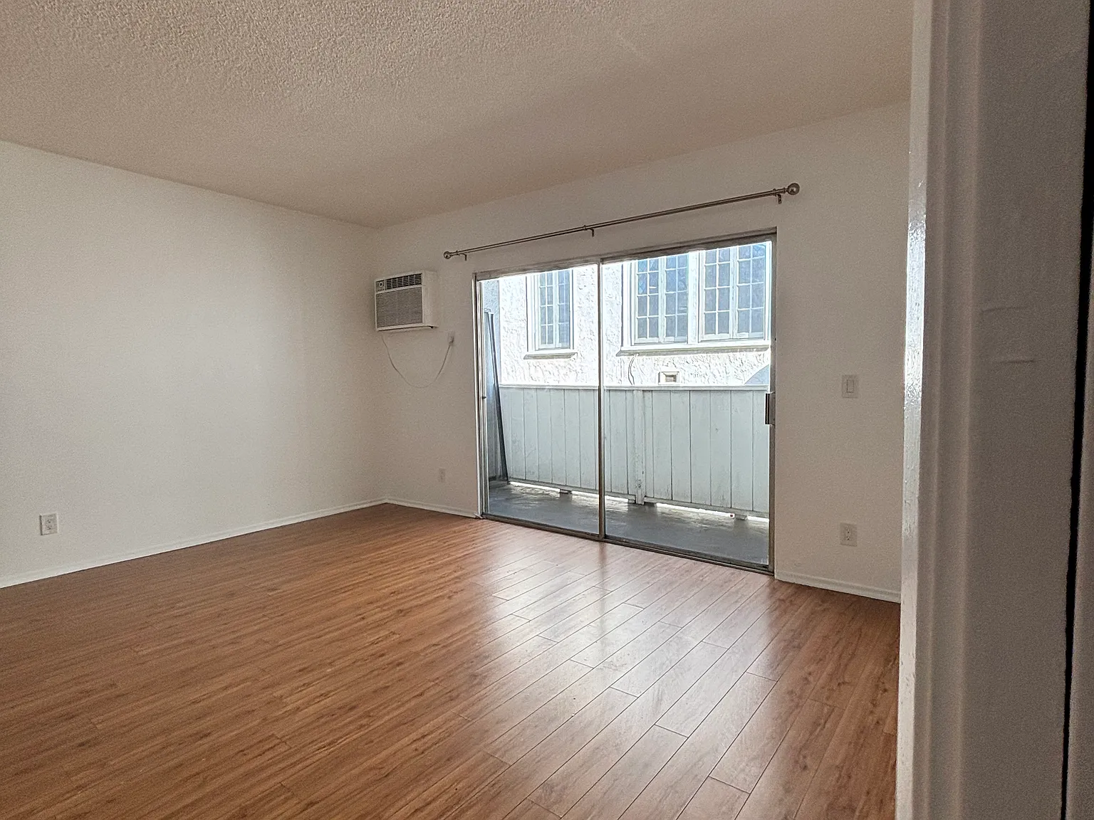 1 bed, 400 sqft, $1,895 — Photo 3