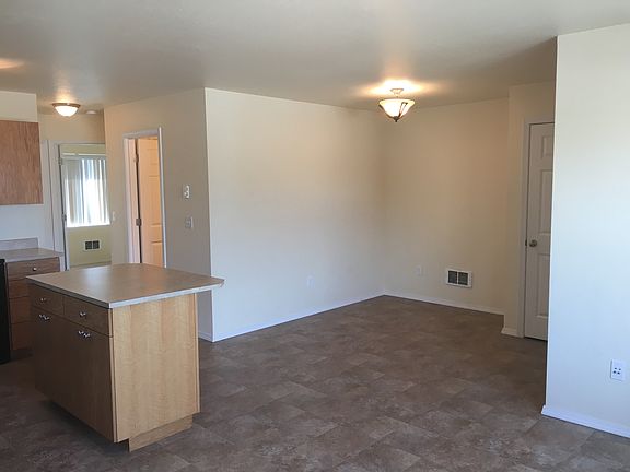 3rd image of 901 13th Ave E APT C3