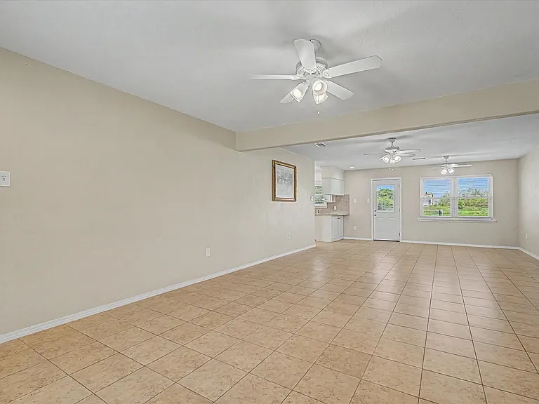 827 Pickney Ave — Photo 8