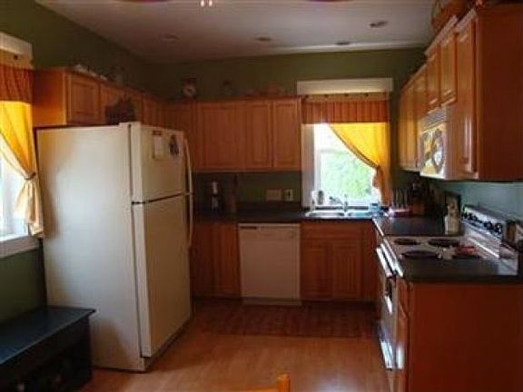 4th image of 235 Denison Ave