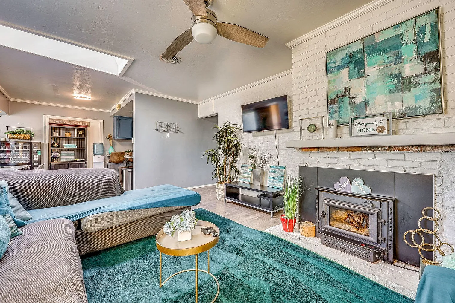 3 bed, 1.0 bath, 1248 sqft, $3,483 — Photo 4
