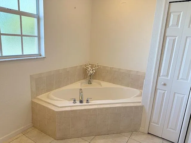 2619 SW Ann Arbor Rd — Photo 9