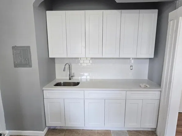 13 Leslie Pl, Irvington, NJ