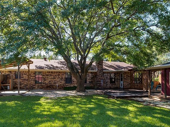 2nd image of 205 Tracy Lee Ct