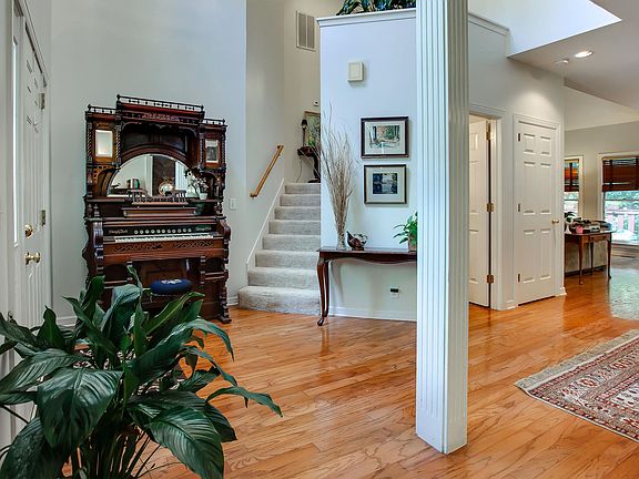 4th image of 109 Glenway Ct