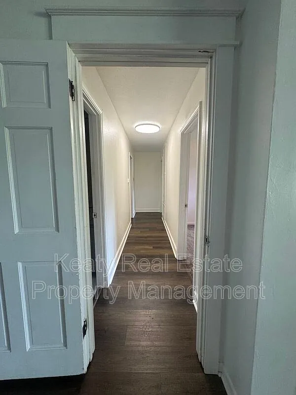 3 bed, 2.0 bath, 1562 sqft, $2,200 — Photo 2