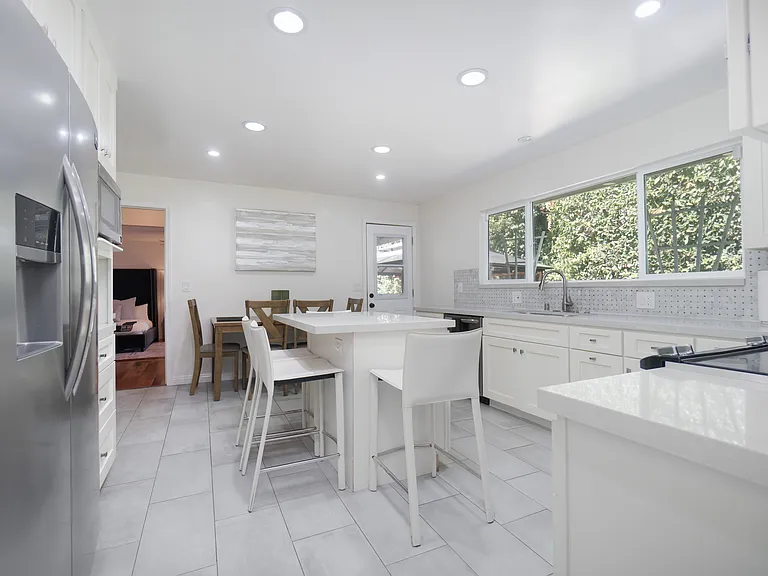 13843 Milbank St — Photo 10