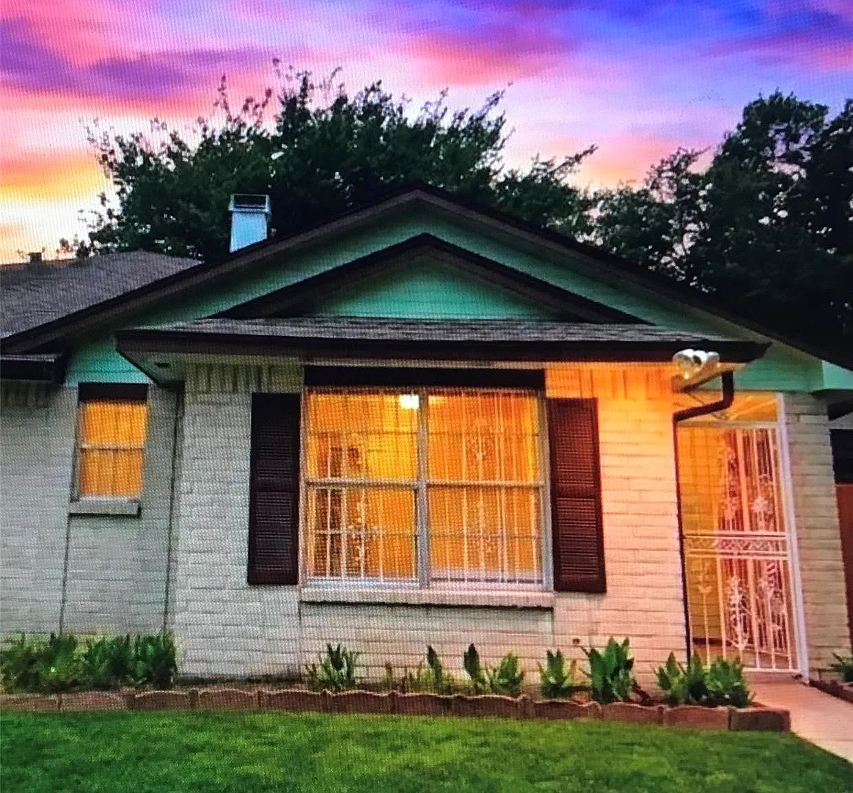3 bed, 2.0 bath, 1308 sqft, $1,800 — Photo 2