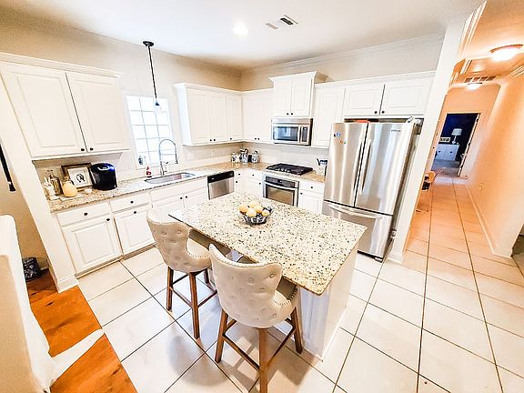 4th image of 3037 Hudson Park Dr