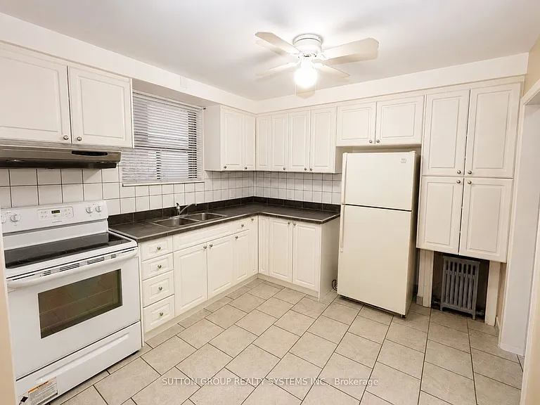 324 Lauder Ave — Photo 2
