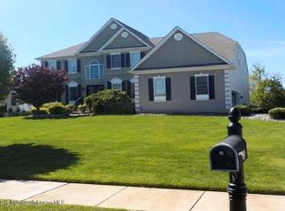 35 Stream Bank Dr, Freehold, NJ 07728