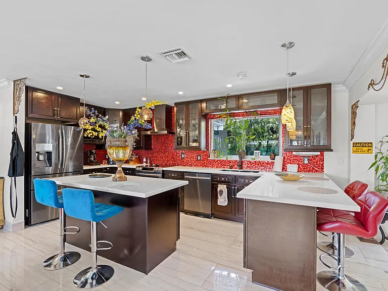3705 NE 16th Ave — Photo 5
