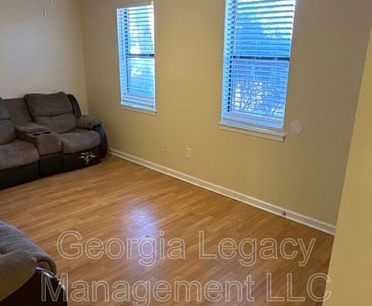 2nd image of 106-2 Oak Park Ct