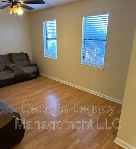106-1 Oak Park Ct — Photo 2