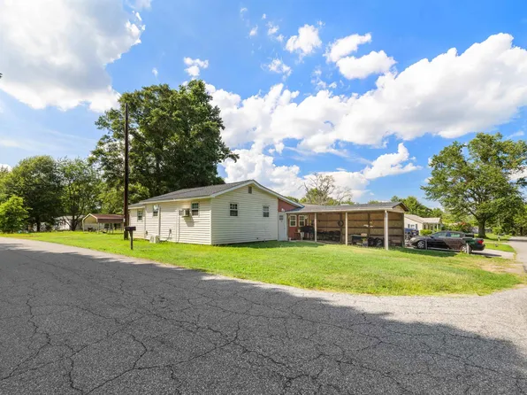 100 Basin Dr, Boiling Springs, SC 29316